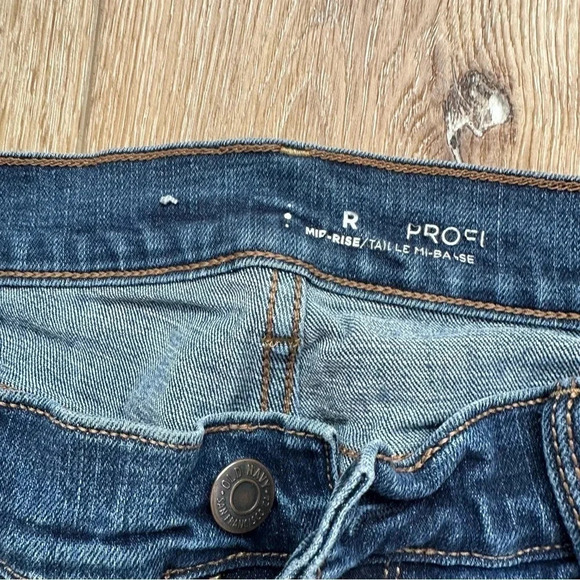 Old Navy Women’s Medium Wash Mid-Rise Straight Leg Denim Size 4 Short GUC - Picture 4 of 6